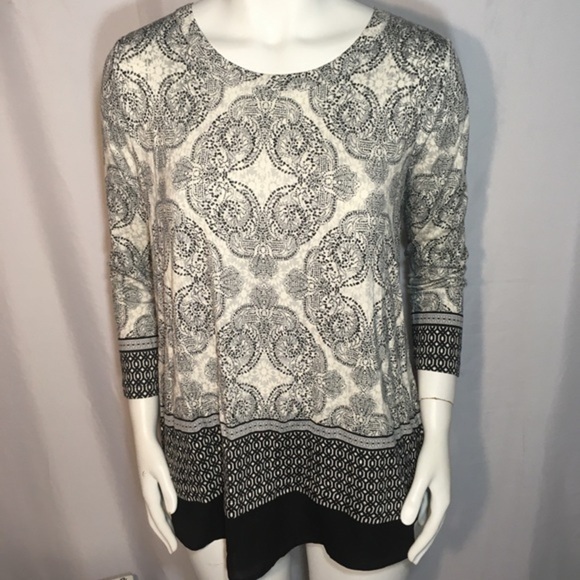 Rose & Olive Tops - Black and white top.